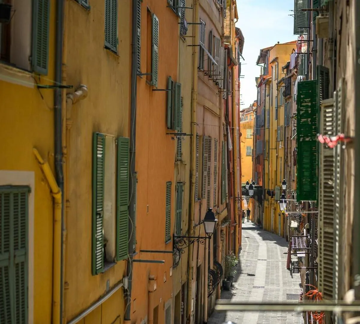 Evasion A Menton, Vieille Ville